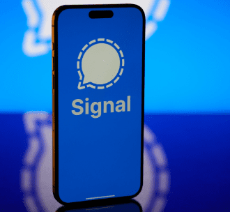 What are the advantages of Signal Messenger over Telegram Messenger?